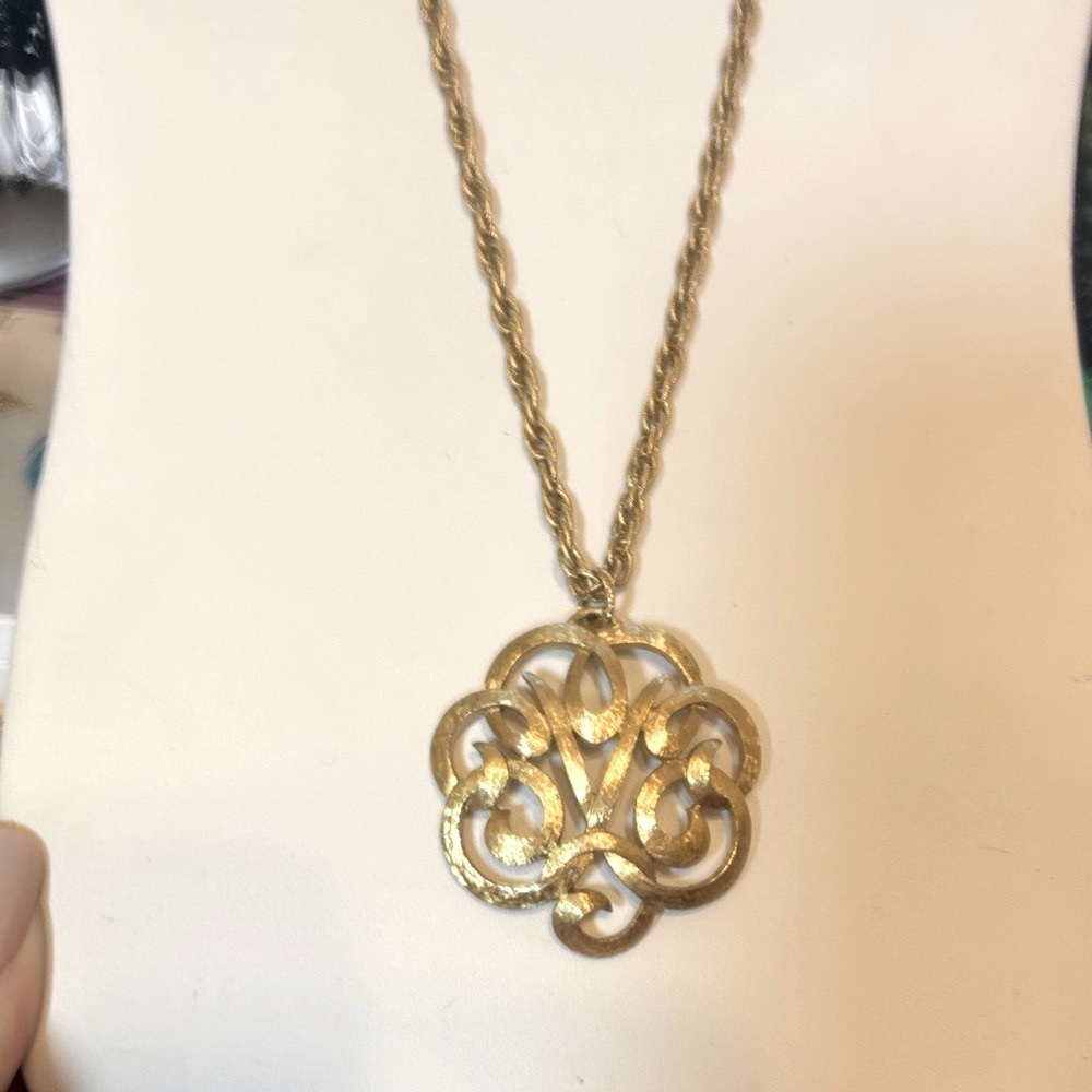 Vintage Elegant Monet Gold Pendant Necklace